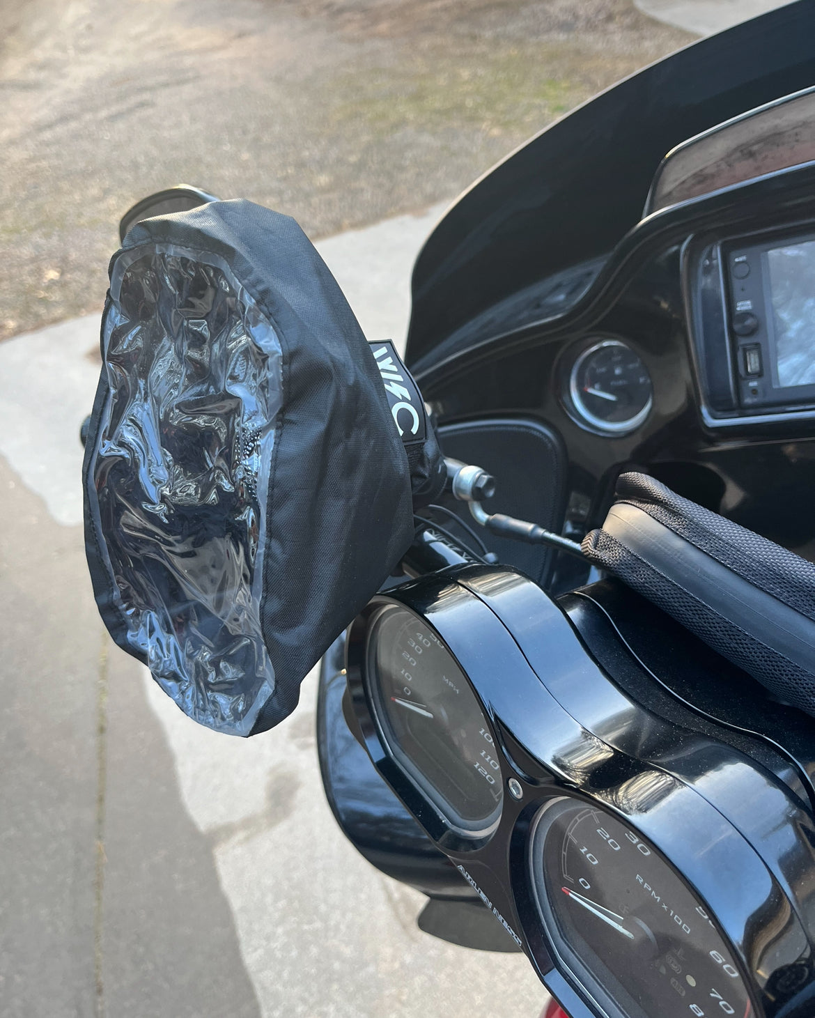 Rain cover for phone mount